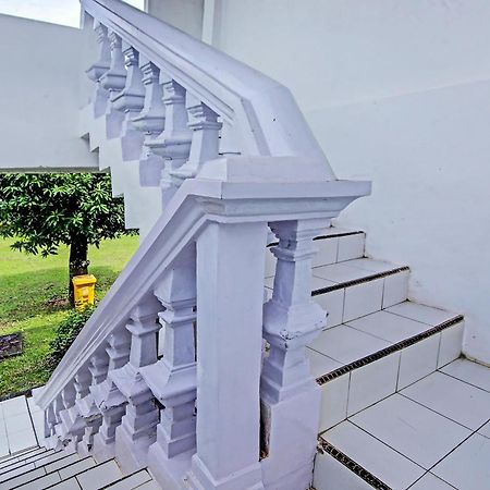 Oyo Life 91127 Wisma Sukajadi Syariah Perabumulih Ngoại thất bức ảnh