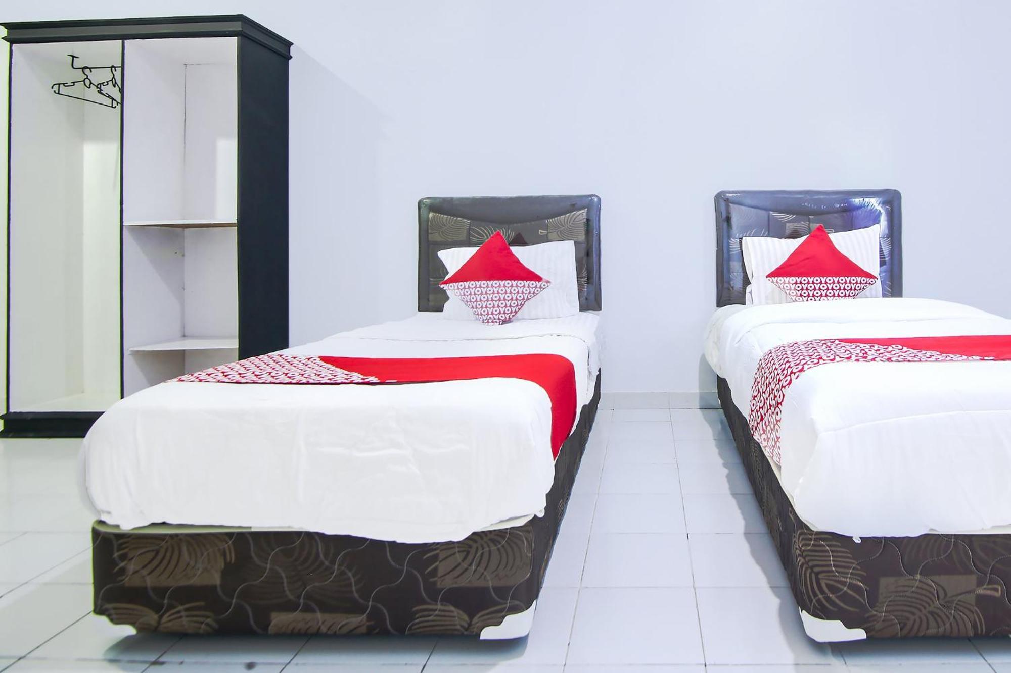 Oyo Life 91127 Wisma Sukajadi Syariah Perabumulih Ngoại thất bức ảnh