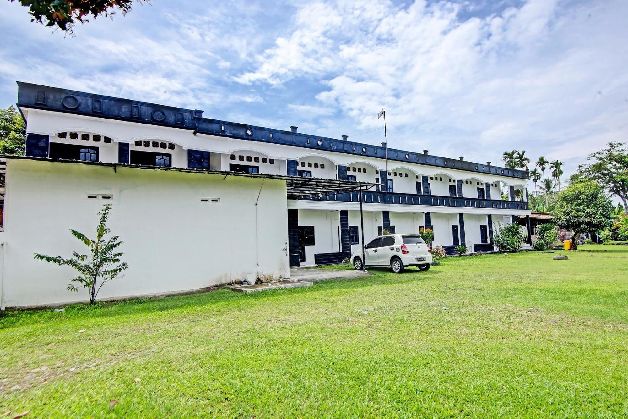 Oyo Life 91127 Wisma Sukajadi Syariah Perabumulih Ngoại thất bức ảnh