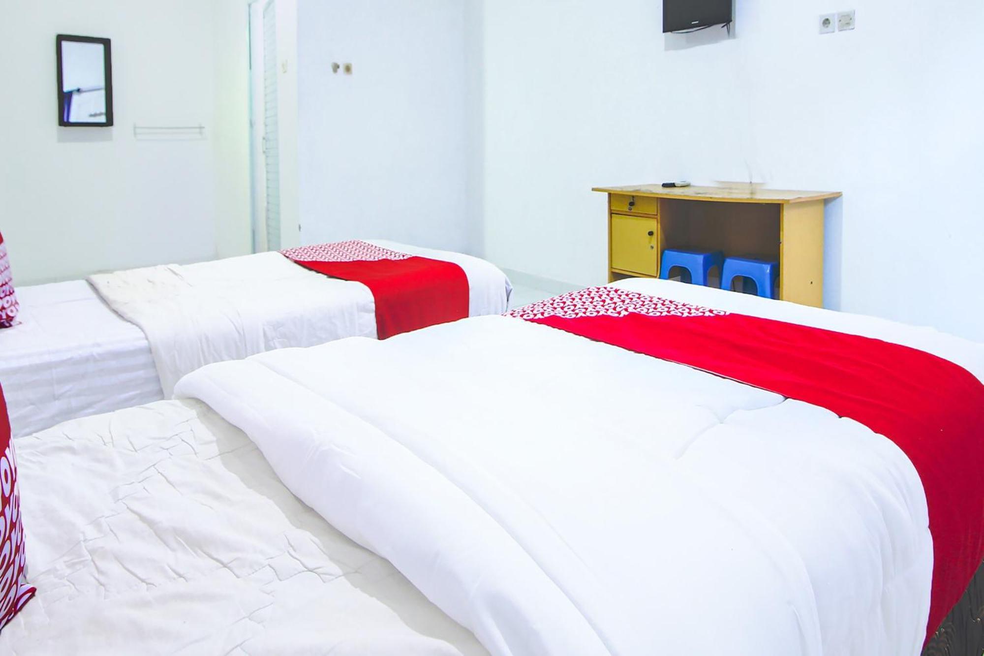 Oyo Life 91127 Wisma Sukajadi Syariah Perabumulih Ngoại thất bức ảnh