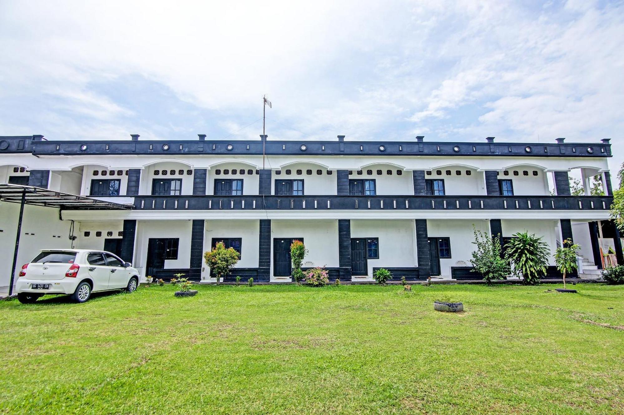 Oyo Life 91127 Wisma Sukajadi Syariah Perabumulih Ngoại thất bức ảnh